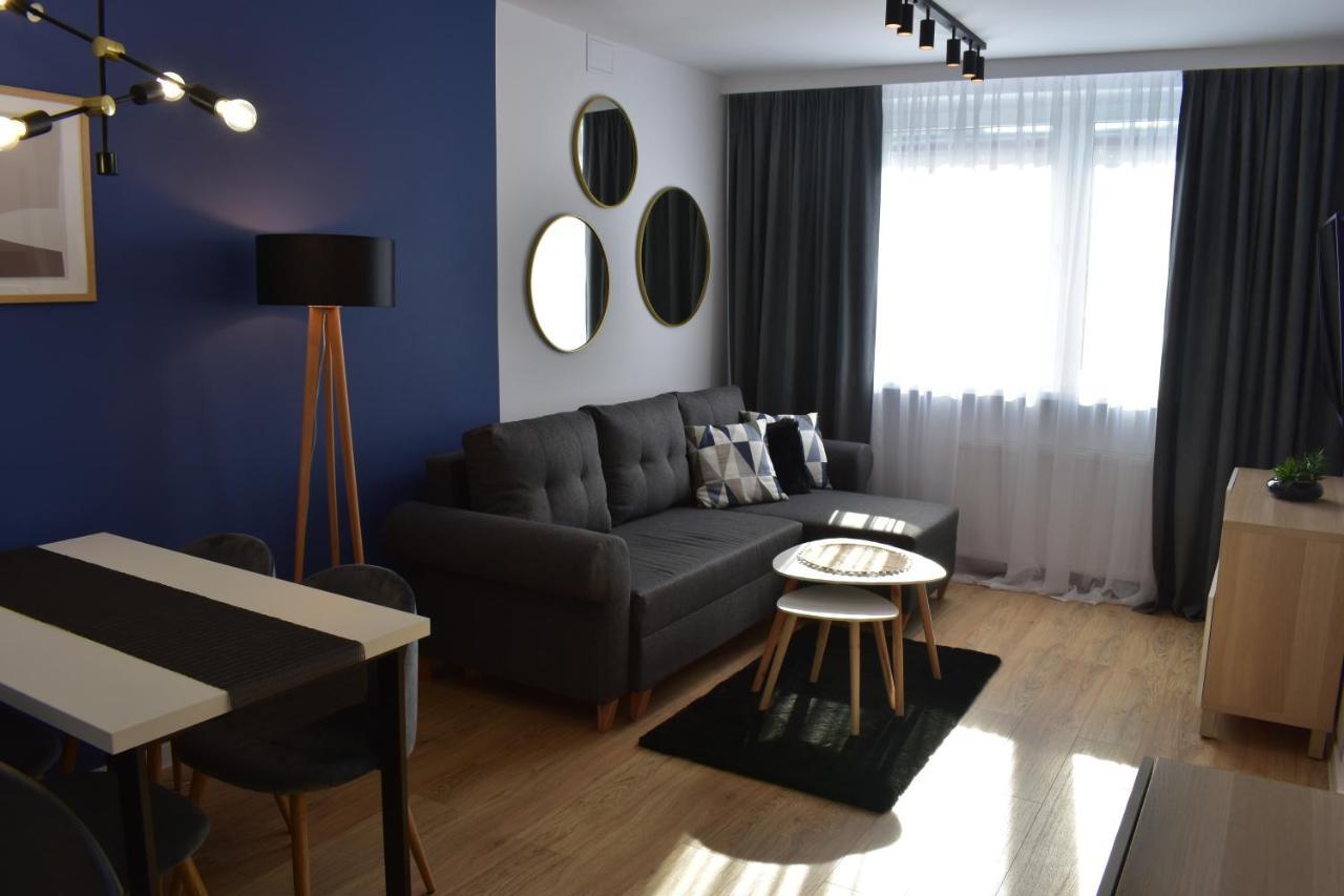 Apartament W Centrum Przy Parku Na Wyspie Pila Exterior photo