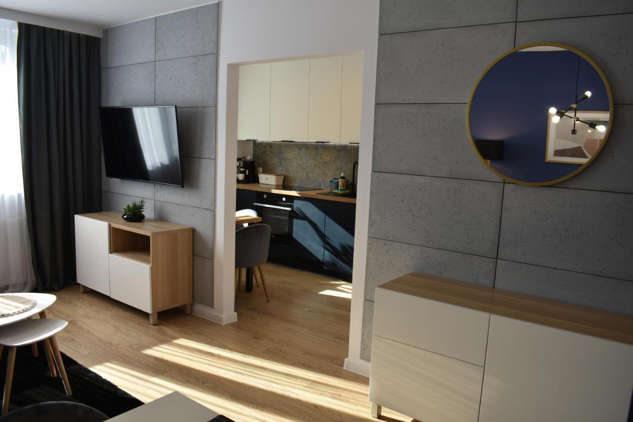 Apartament W Centrum Przy Parku Na Wyspie Pila Exterior photo